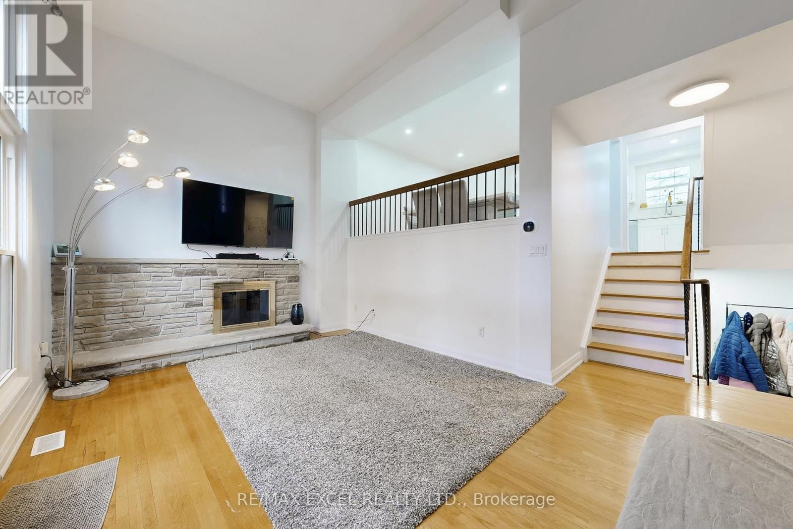 












10 CROCKAMHILL DRIVE

,
Toronto (Agincourt North),




Ontario
M1S3H1

