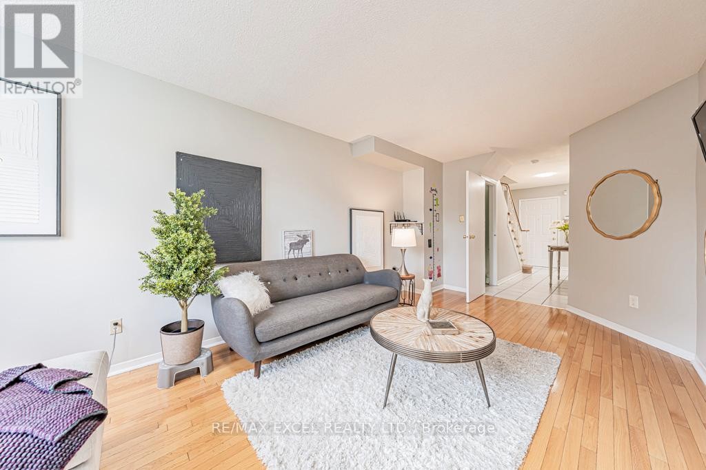 












21 BRIMSTONE CRESCENT

,
Toronto (Agincourt North),




Ontario
M1V3C8

