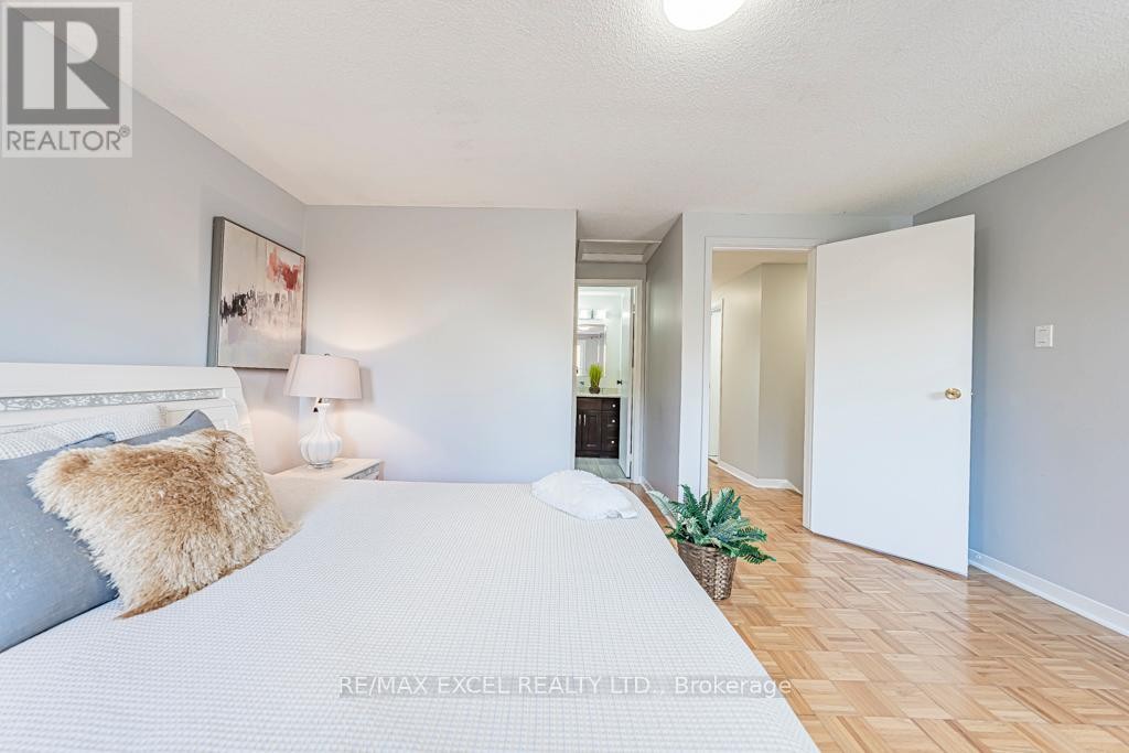 












21 BRIMSTONE CRESCENT

,
Toronto (Agincourt North),




Ontario
M1V3C8

