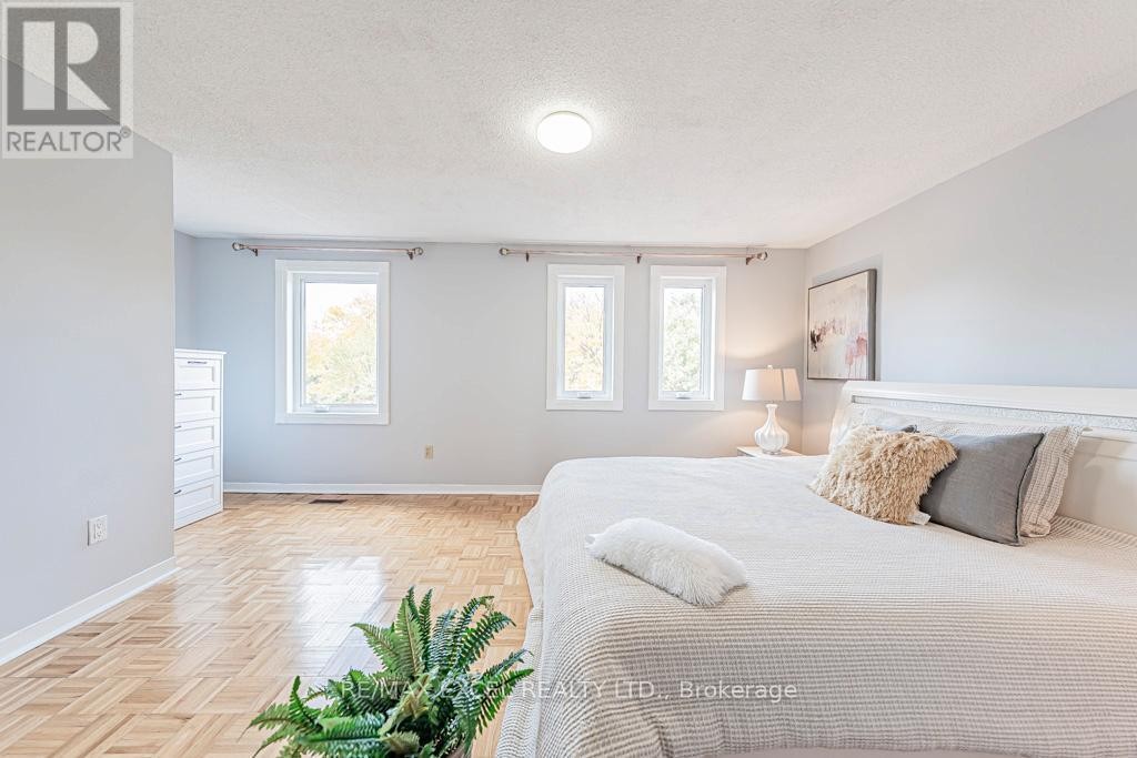 












21 BRIMSTONE CRESCENT

,
Toronto (Agincourt North),




Ontario
M1V3C8

