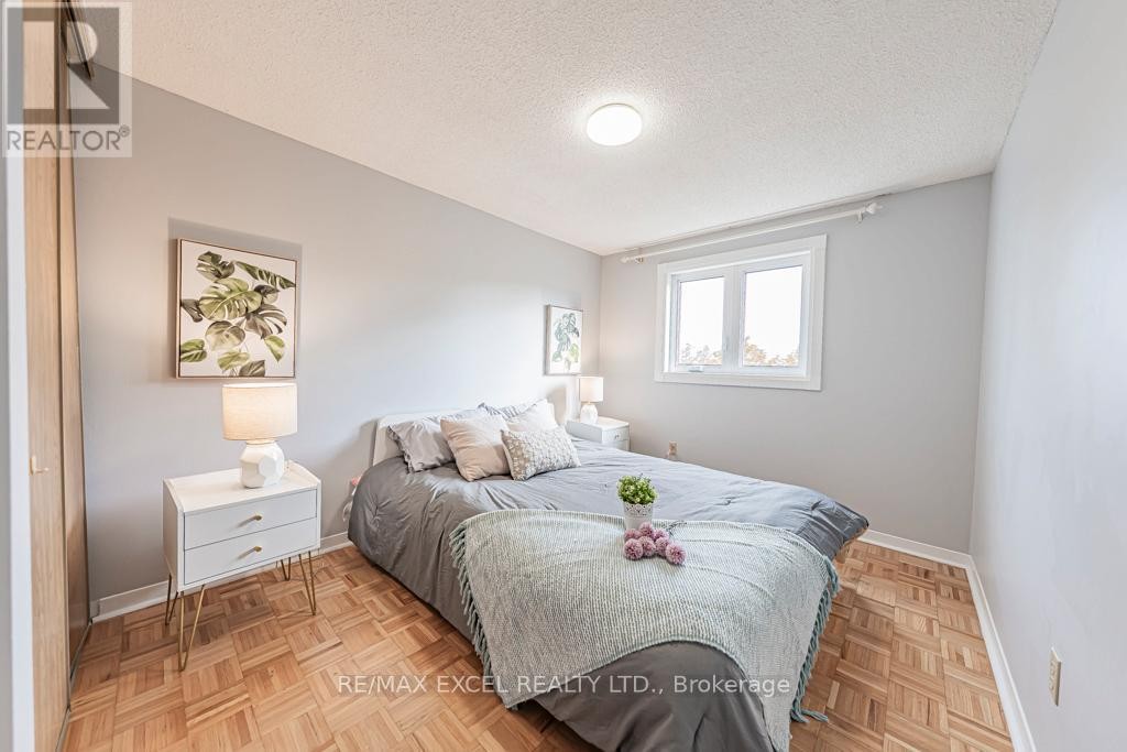 












21 BRIMSTONE CRESCENT

,
Toronto (Agincourt North),




Ontario
M1V3C8

