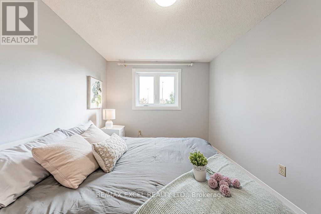 












21 BRIMSTONE CRESCENT

,
Toronto (Agincourt North),




Ontario
M1V3C8

