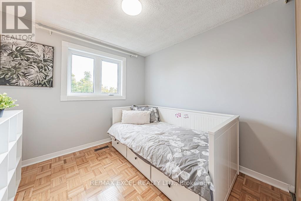 












21 BRIMSTONE CRESCENT

,
Toronto (Agincourt North),




Ontario
M1V3C8

