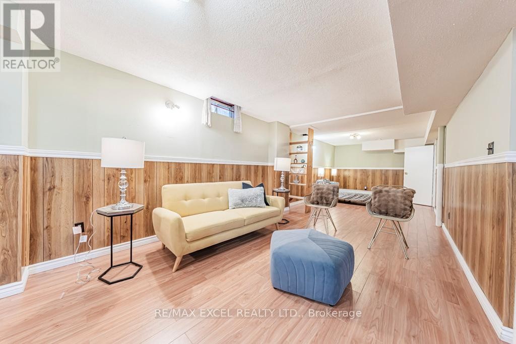 












21 BRIMSTONE CRESCENT

,
Toronto (Agincourt North),




Ontario
M1V3C8

