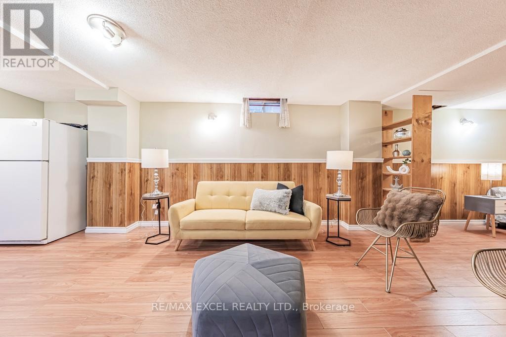 












21 BRIMSTONE CRESCENT

,
Toronto (Agincourt North),




Ontario
M1V3C8

