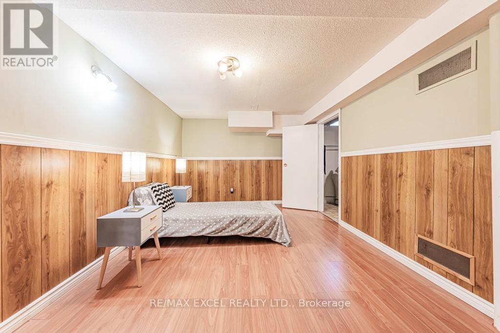 












21 BRIMSTONE CRESCENT

,
Toronto (Agincourt North),




Ontario
M1V3C8

