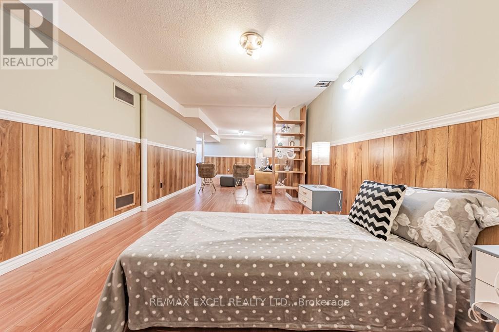 












21 BRIMSTONE CRESCENT

,
Toronto (Agincourt North),




Ontario
M1V3C8

