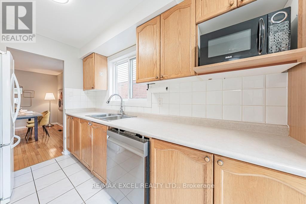 












21 BRIMSTONE CRESCENT

,
Toronto (Agincourt North),




Ontario
M1V3C8

