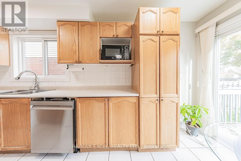 












21 BRIMSTONE CRESCENT

,
Toronto (Agincourt North),




Ontario
M1V3C8

