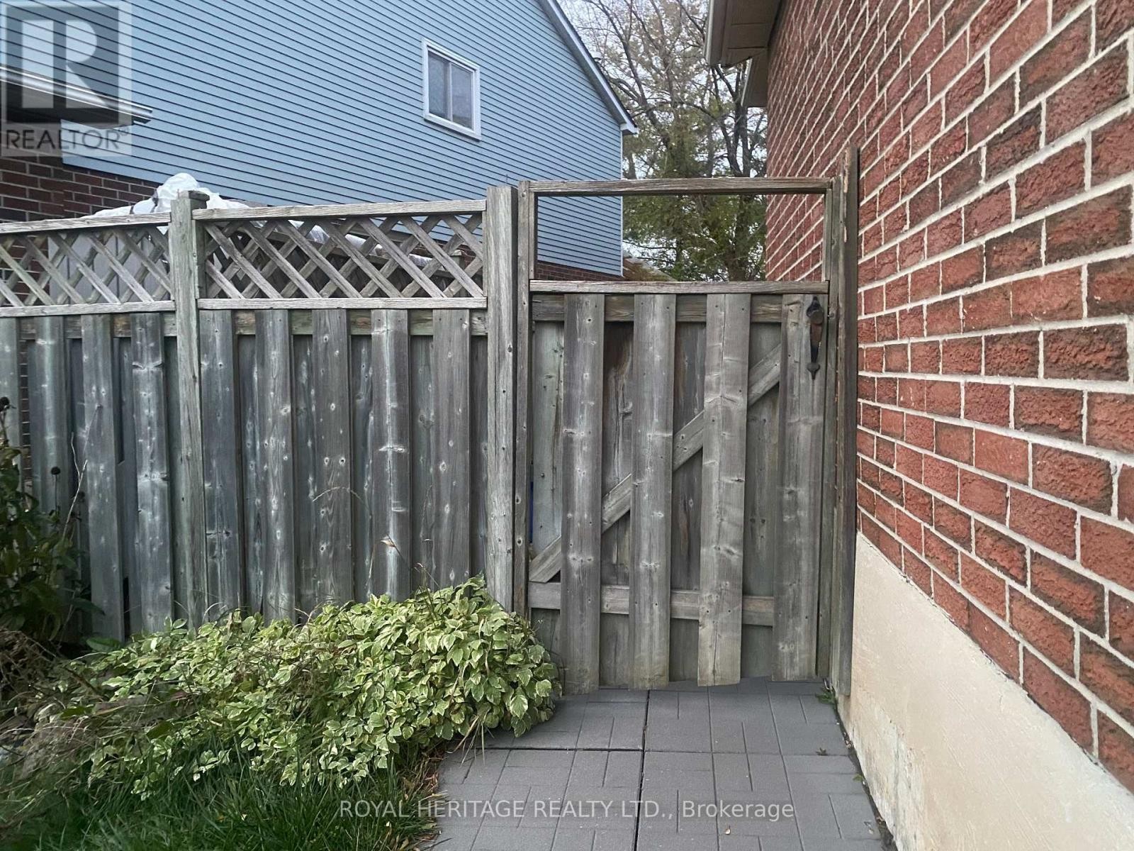 












24 REED DRIVE

,
Ajax (Central),




Ontario
L1S5S1

