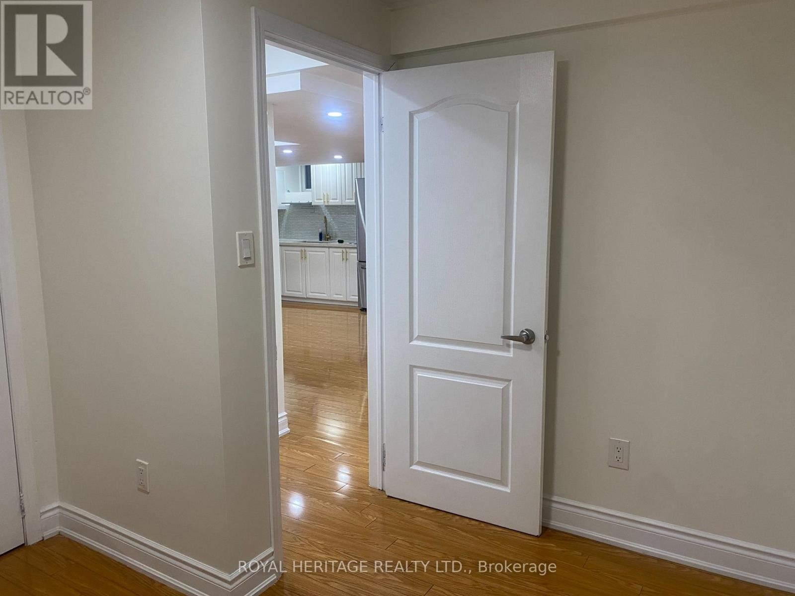 












24 REED DRIVE

,
Ajax (Central),




Ontario
L1S5S1

