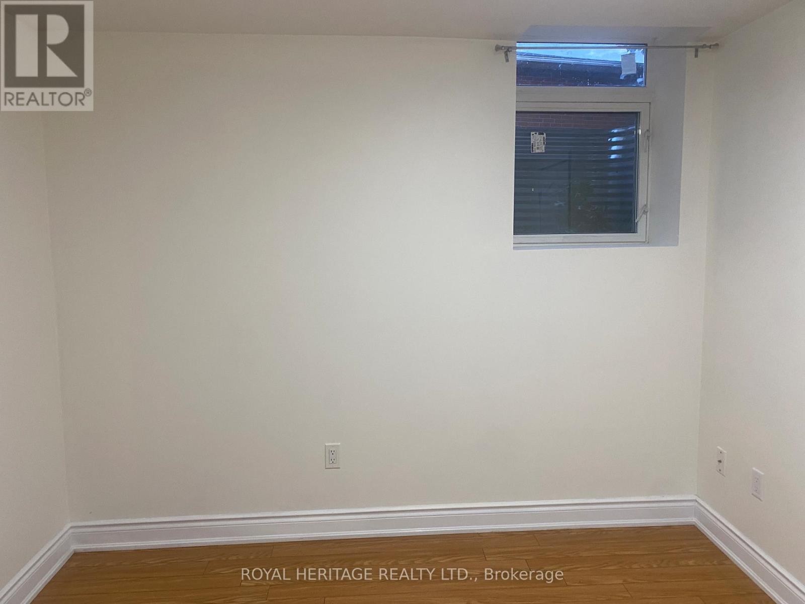 












24 REED DRIVE

,
Ajax (Central),




Ontario
L1S5S1

