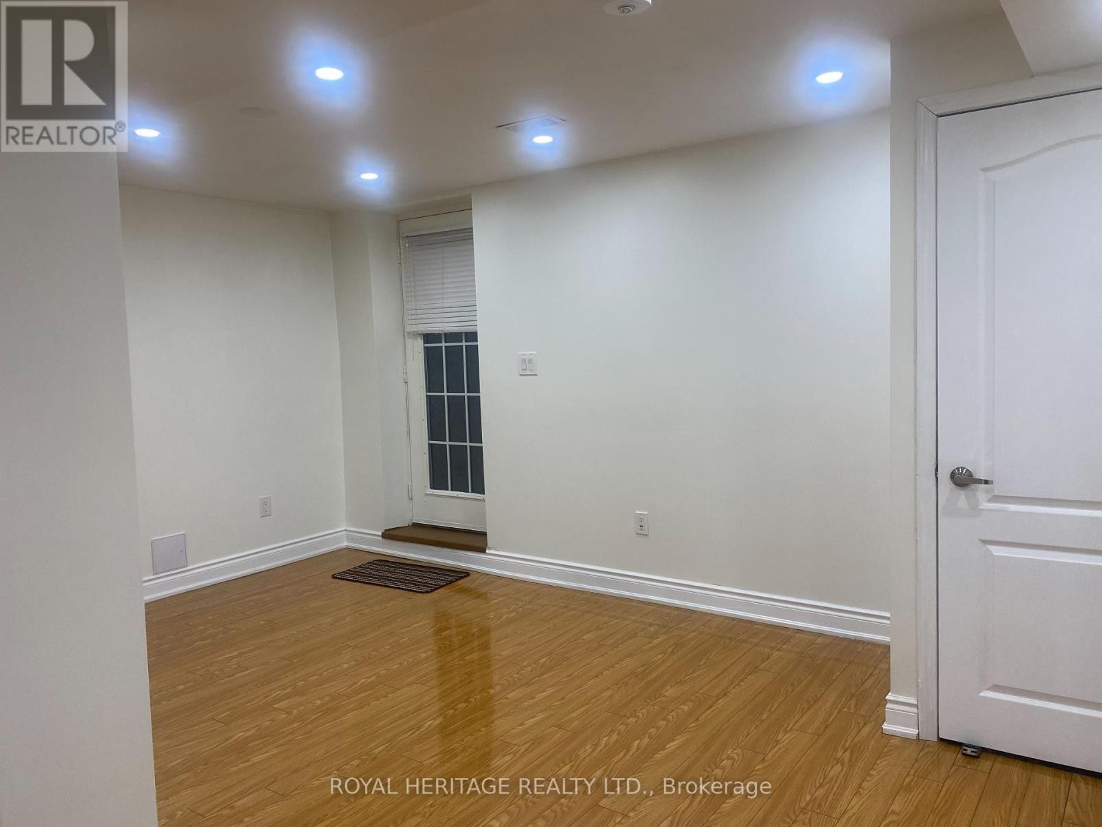 












24 REED DRIVE

,
Ajax (Central),




Ontario
L1S5S1

