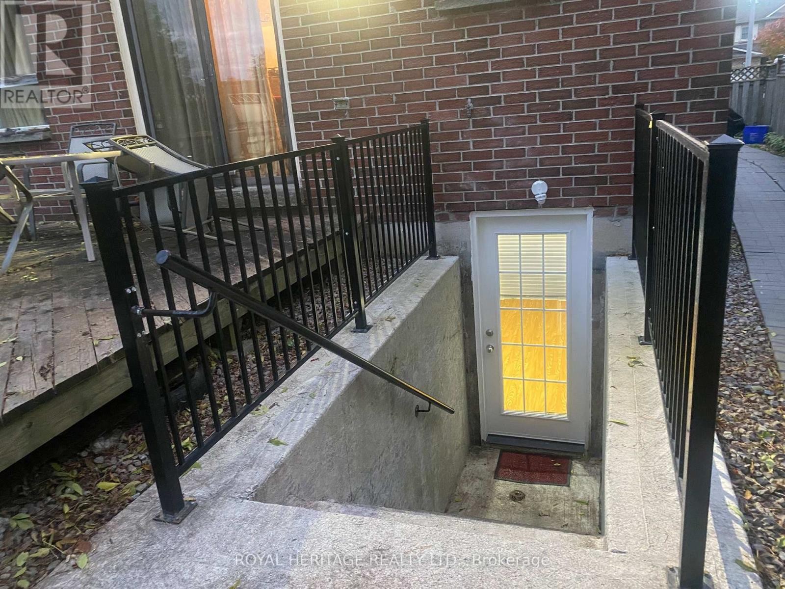 












24 REED DRIVE

,
Ajax (Central),




Ontario
L1S5S1

