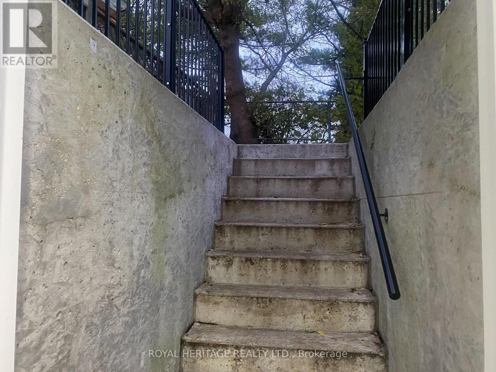 












24 REED DRIVE

,
Ajax (Central),




Ontario
L1S5S1

