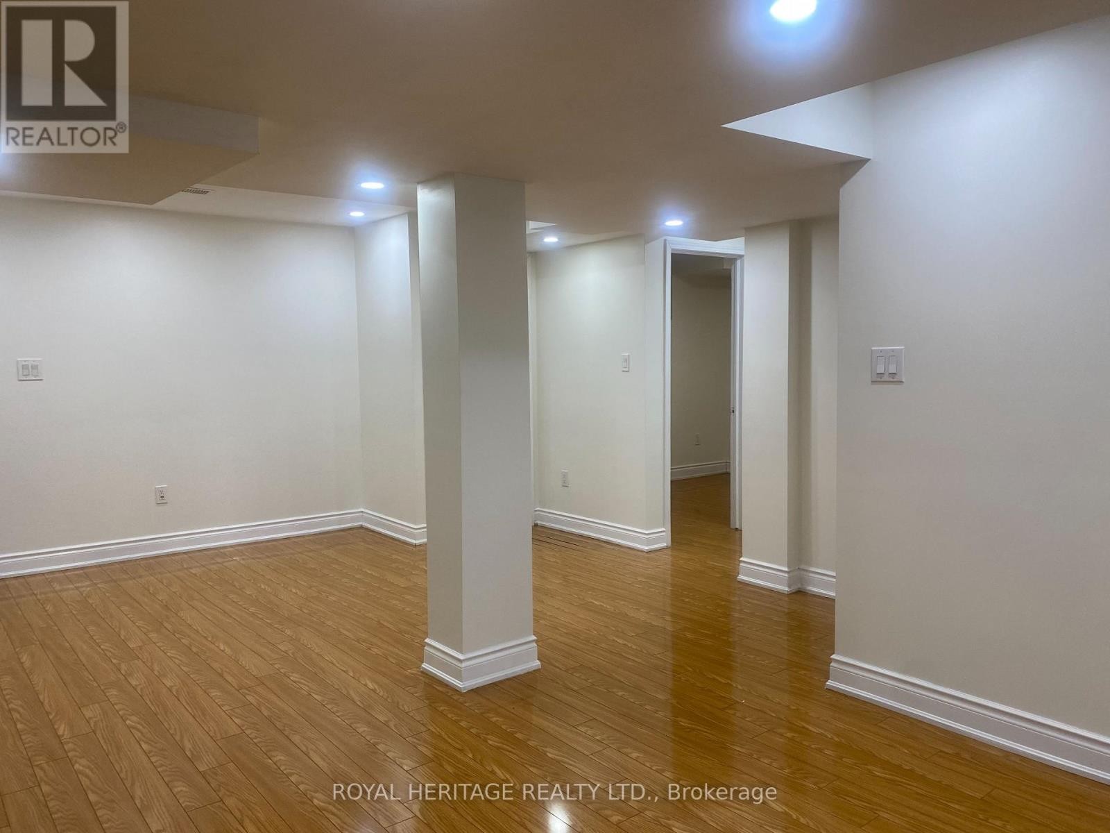 












24 REED DRIVE

,
Ajax (Central),




Ontario
L1S5S1

