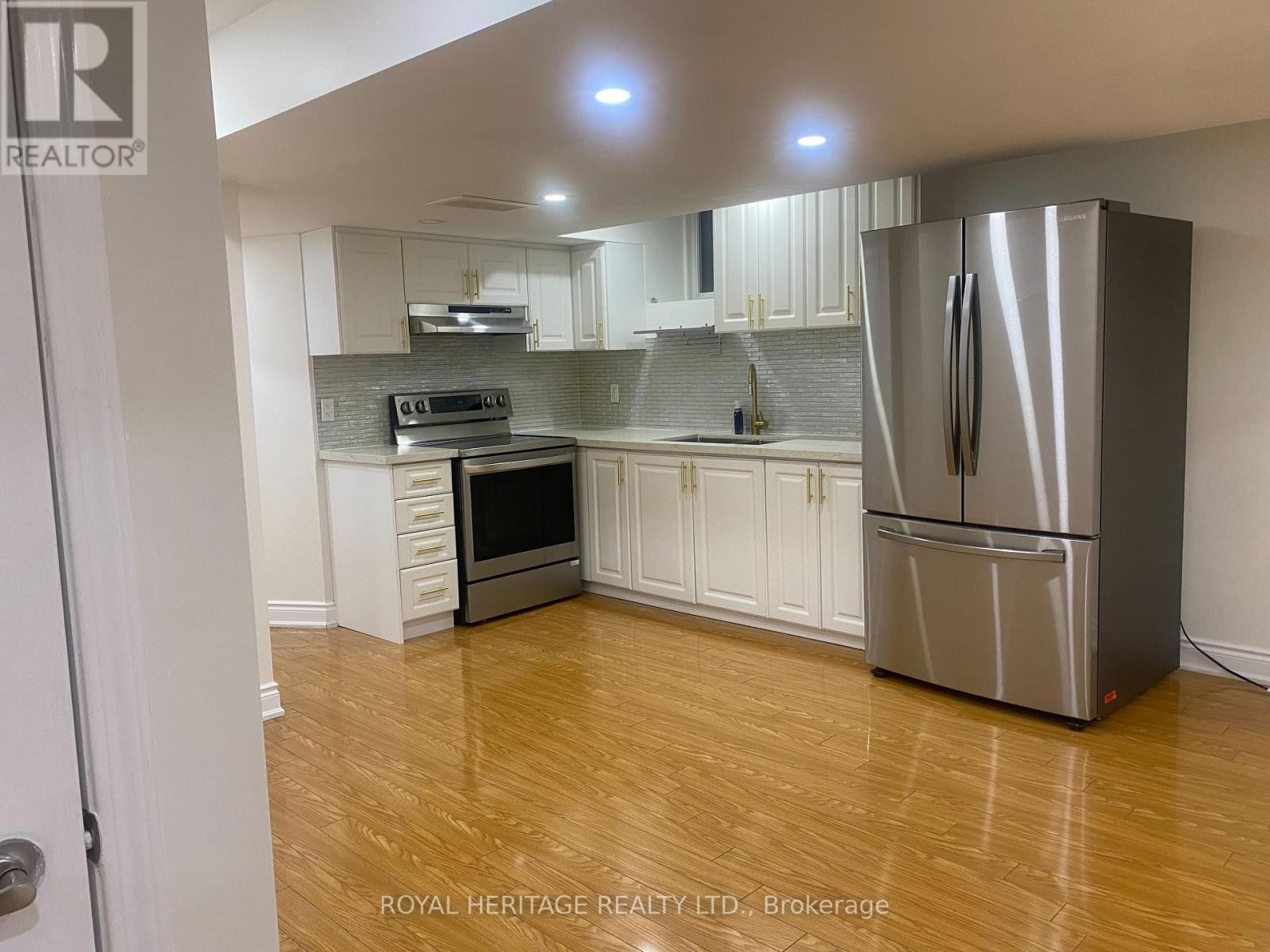 












24 REED DRIVE

,
Ajax (Central),




Ontario
L1S5S1

