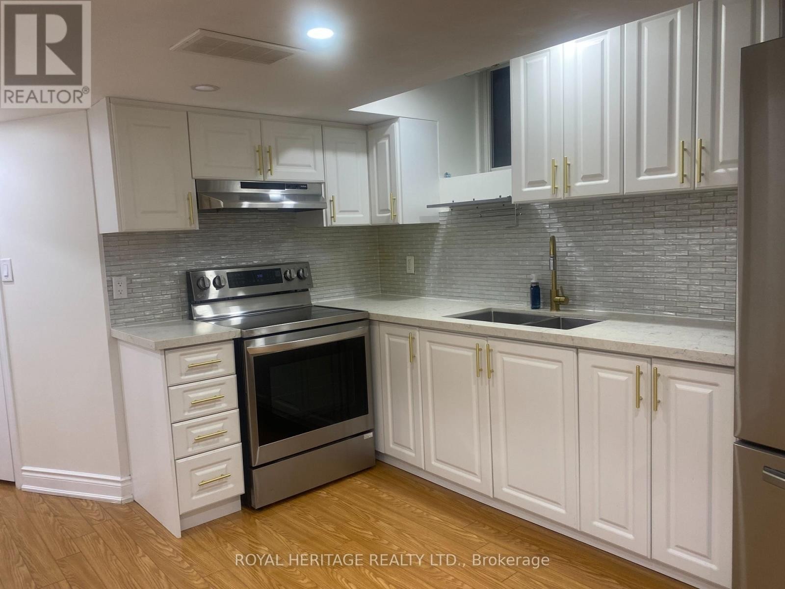 












24 REED DRIVE

,
Ajax (Central),




Ontario
L1S5S1

