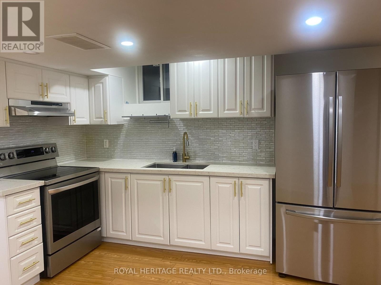 












24 REED DRIVE

,
Ajax (Central),




Ontario
L1S5S1

