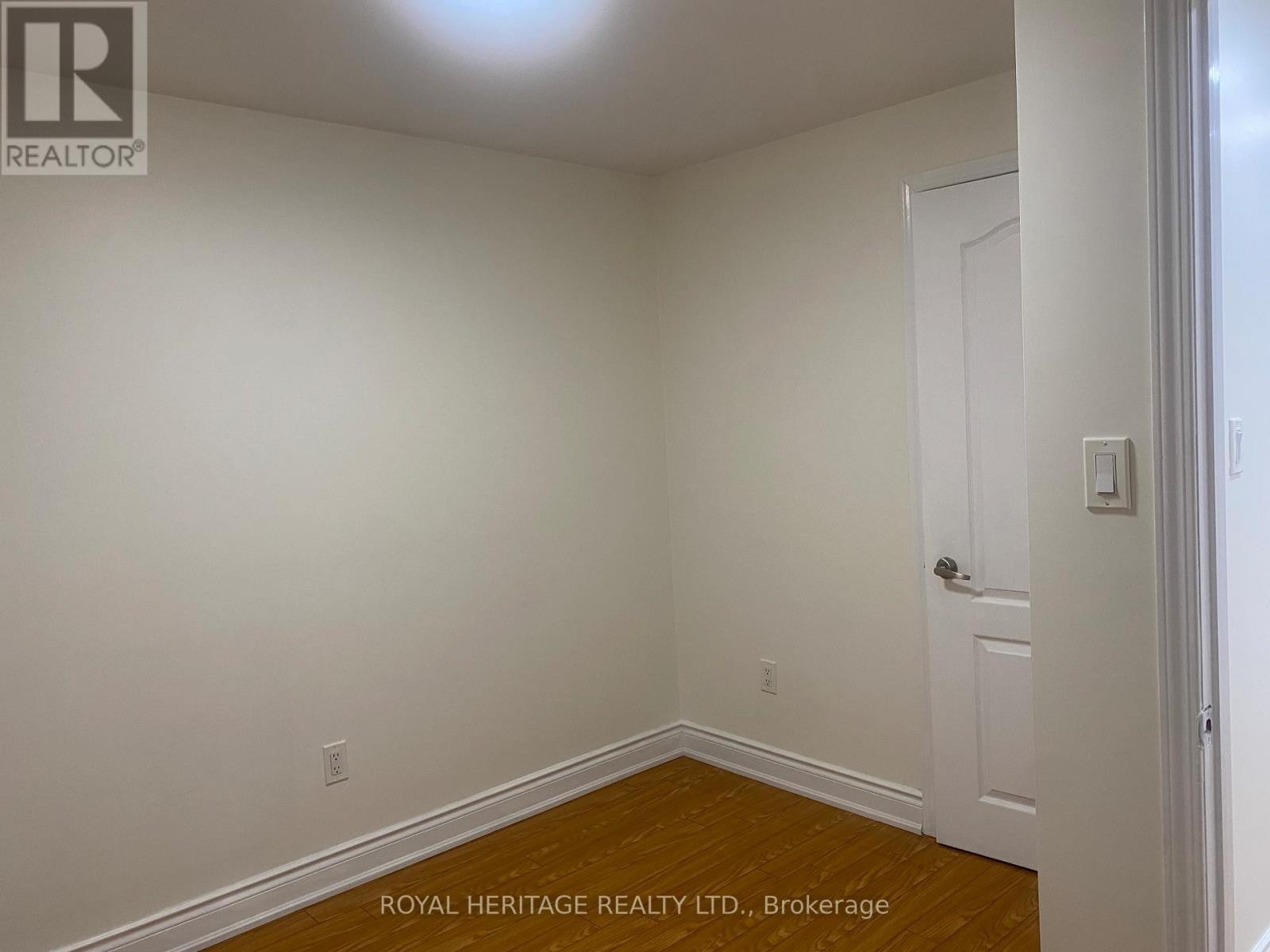 












24 REED DRIVE

,
Ajax (Central),




Ontario
L1S5S1

