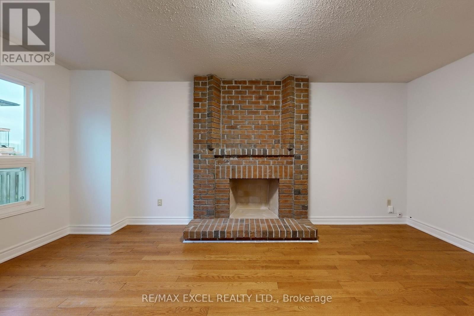 












53 SANWOOD BOULEVARD

,
Toronto (Steeles),




Ontario
M1V3L6

