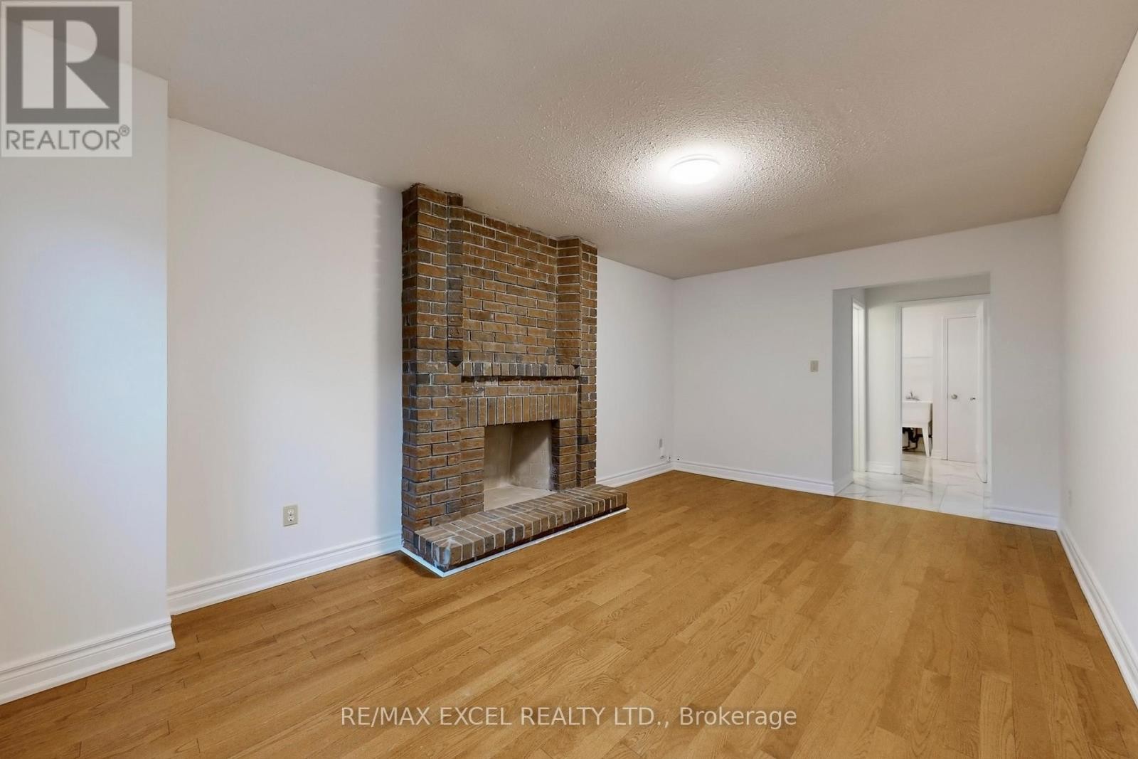 












53 SANWOOD BOULEVARD

,
Toronto (Steeles),




Ontario
M1V3L6

