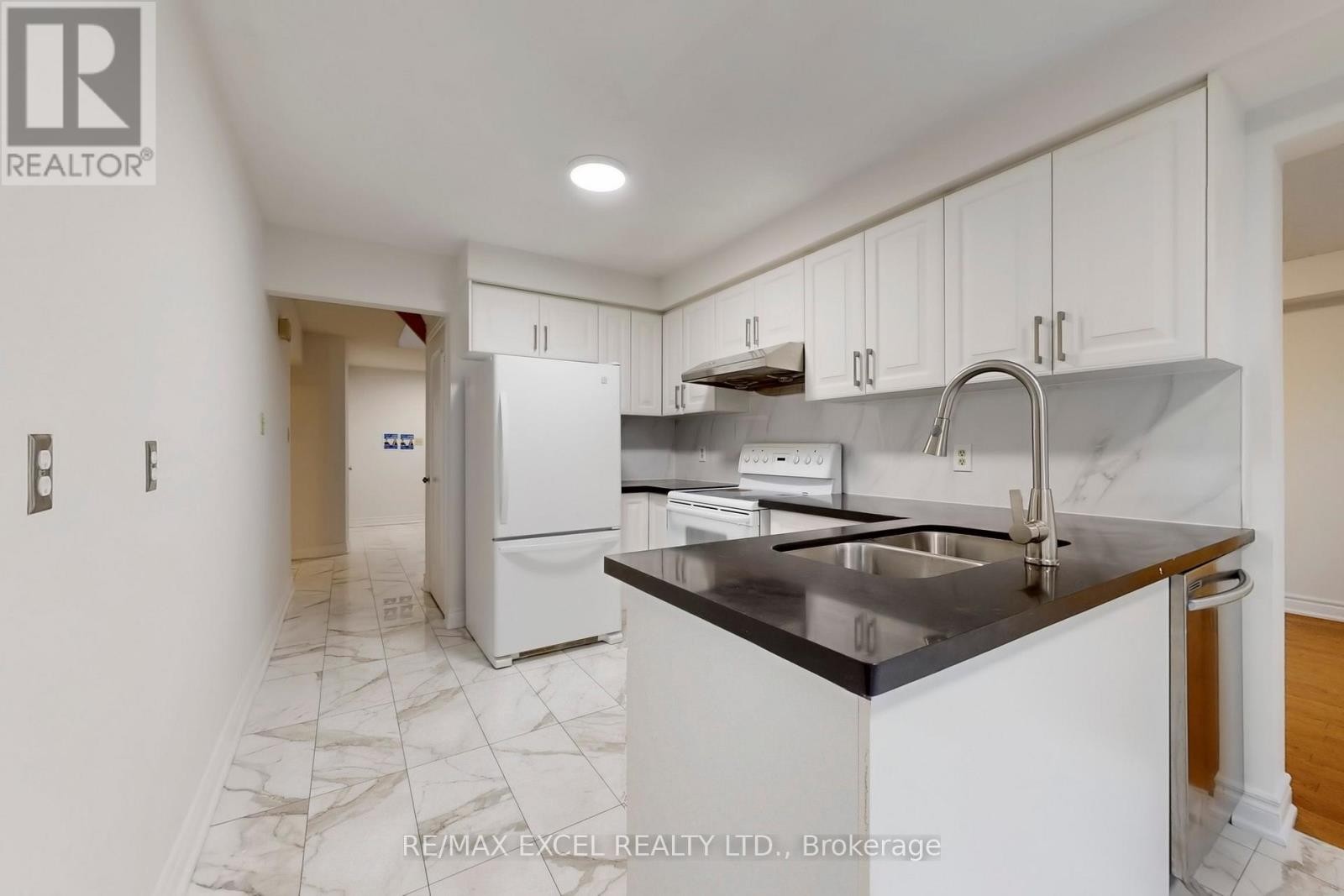 












53 SANWOOD BOULEVARD

,
Toronto (Steeles),




Ontario
M1V3L6

