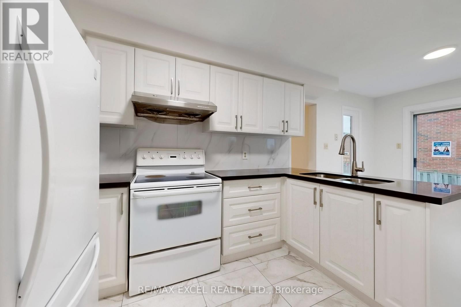 












53 SANWOOD BOULEVARD

,
Toronto (Steeles),




Ontario
M1V3L6

