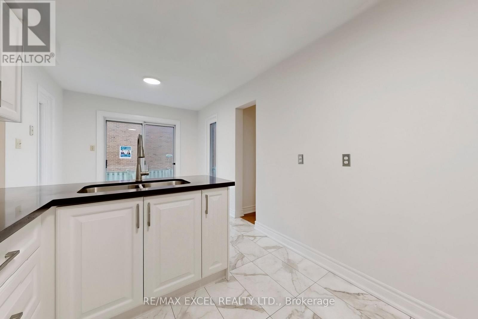 












53 SANWOOD BOULEVARD

,
Toronto (Steeles),




Ontario
M1V3L6

