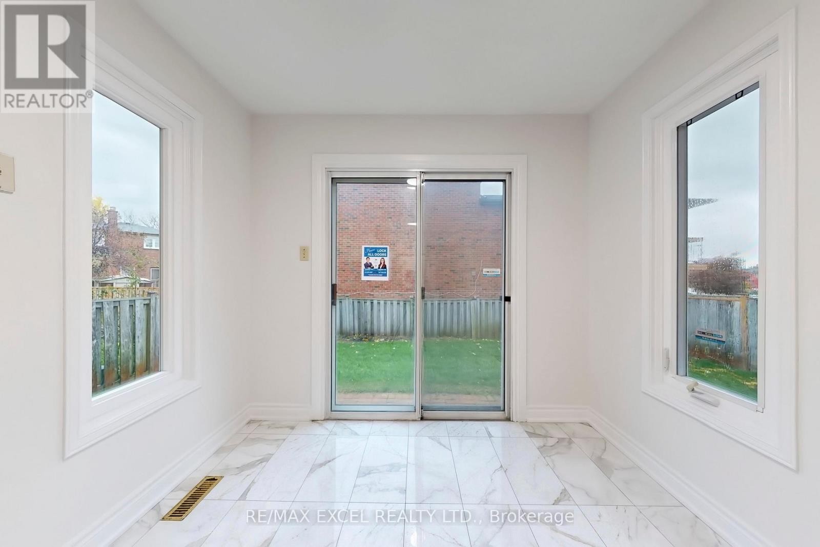 












53 SANWOOD BOULEVARD

,
Toronto (Steeles),




Ontario
M1V3L6

