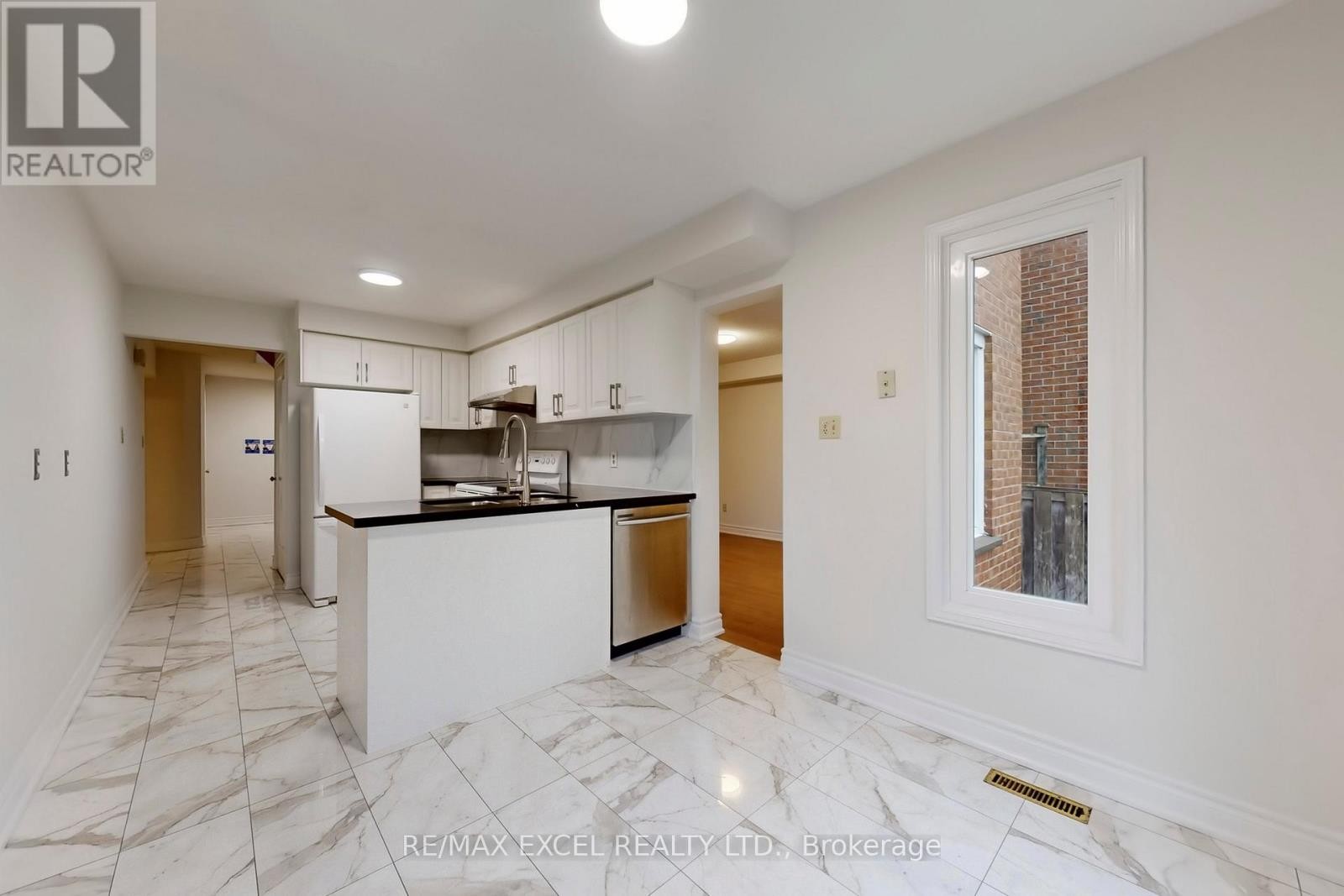 












53 SANWOOD BOULEVARD

,
Toronto (Steeles),




Ontario
M1V3L6

