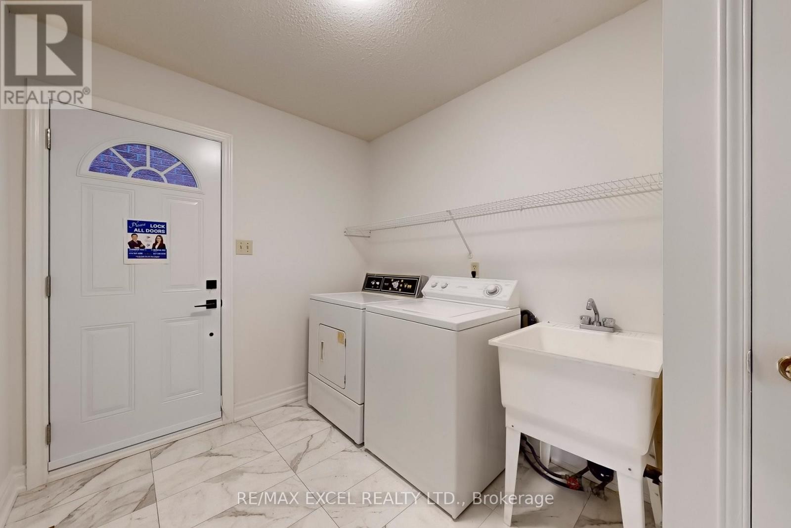 












53 SANWOOD BOULEVARD

,
Toronto (Steeles),




Ontario
M1V3L6

