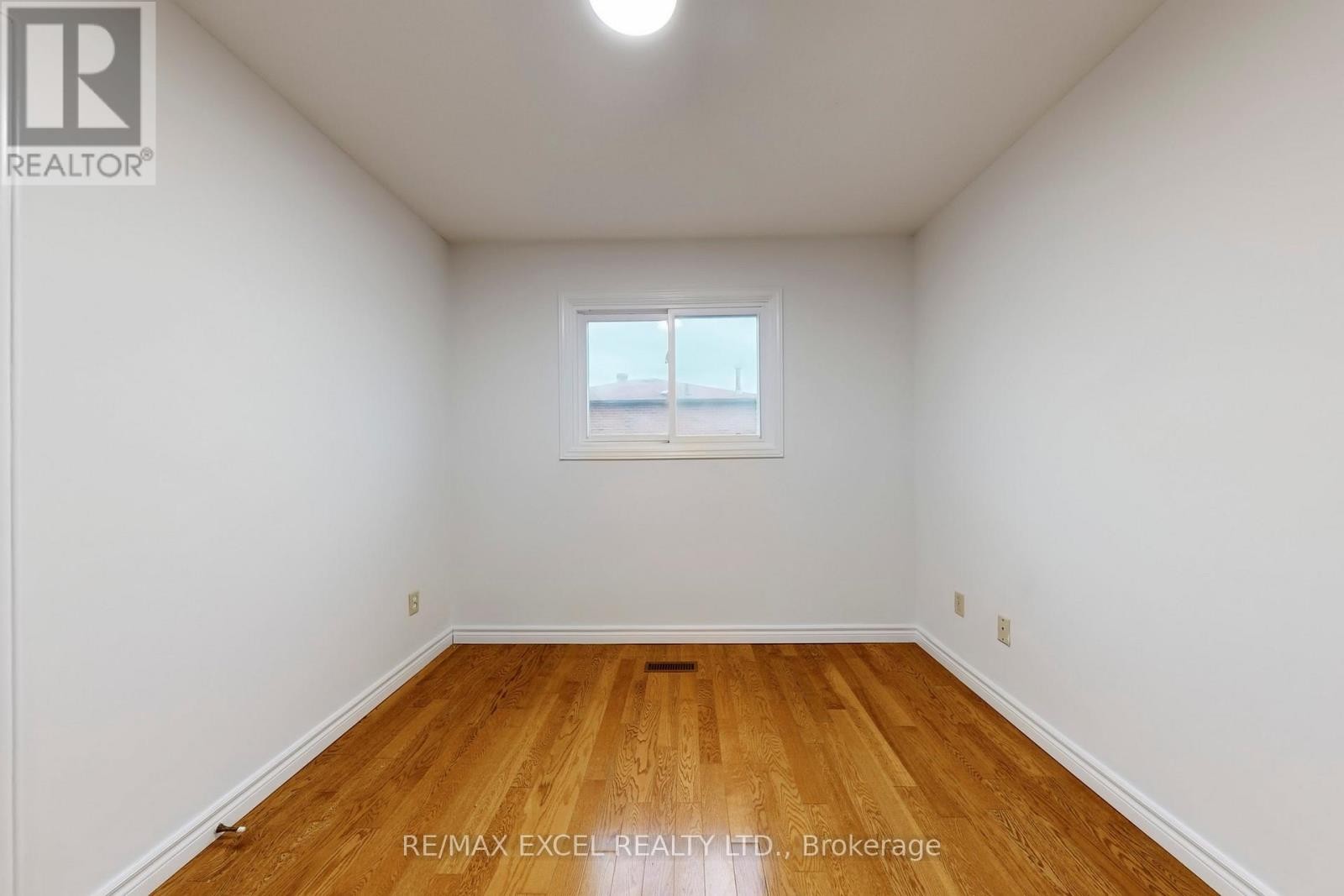 












53 SANWOOD BOULEVARD

,
Toronto (Steeles),




Ontario
M1V3L6

