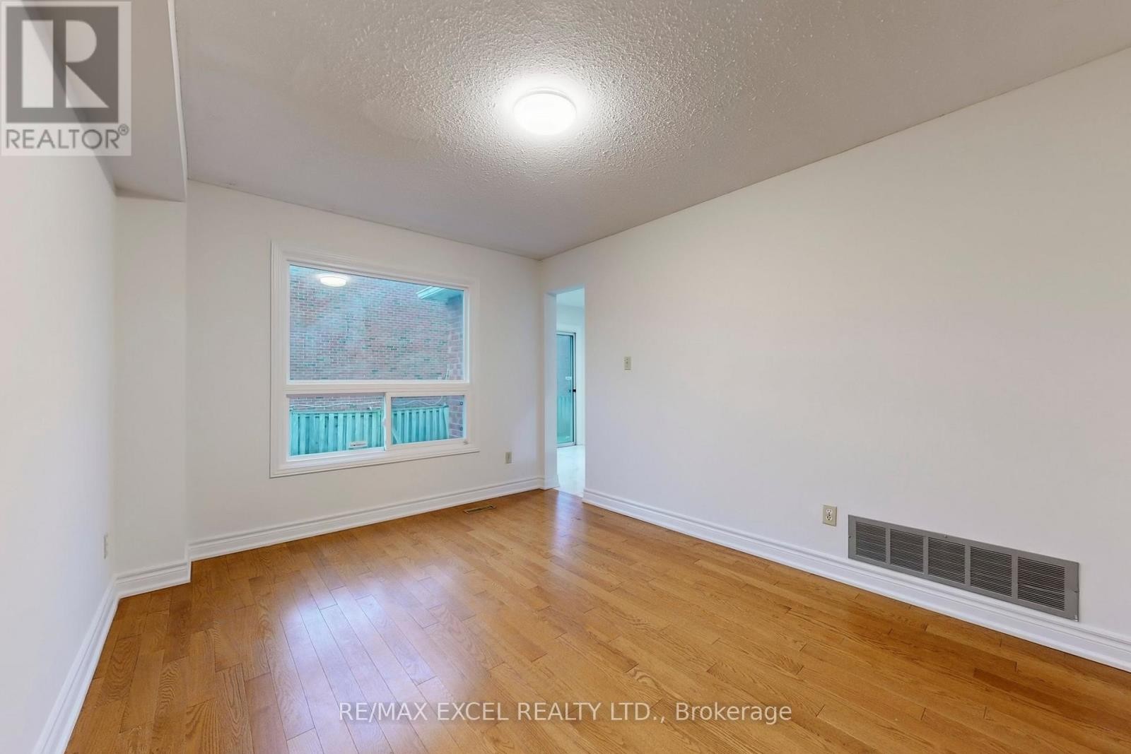 












53 SANWOOD BOULEVARD

,
Toronto (Steeles),




Ontario
M1V3L6

