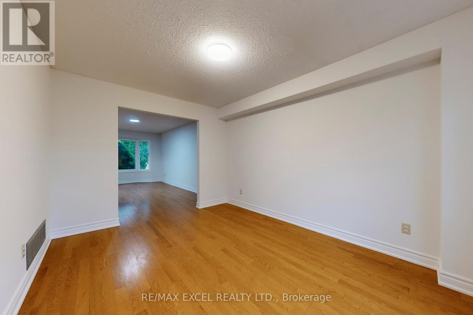 












53 SANWOOD BOULEVARD

,
Toronto (Steeles),




Ontario
M1V3L6

