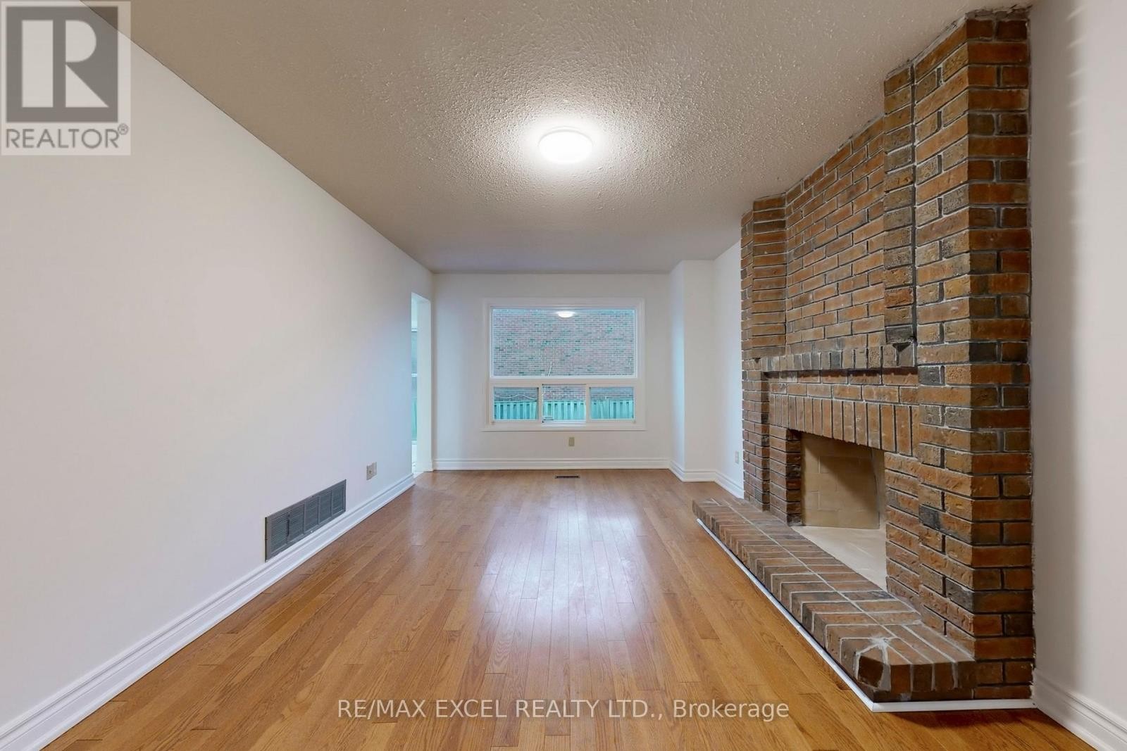 












53 SANWOOD BOULEVARD

,
Toronto (Steeles),




Ontario
M1V3L6

