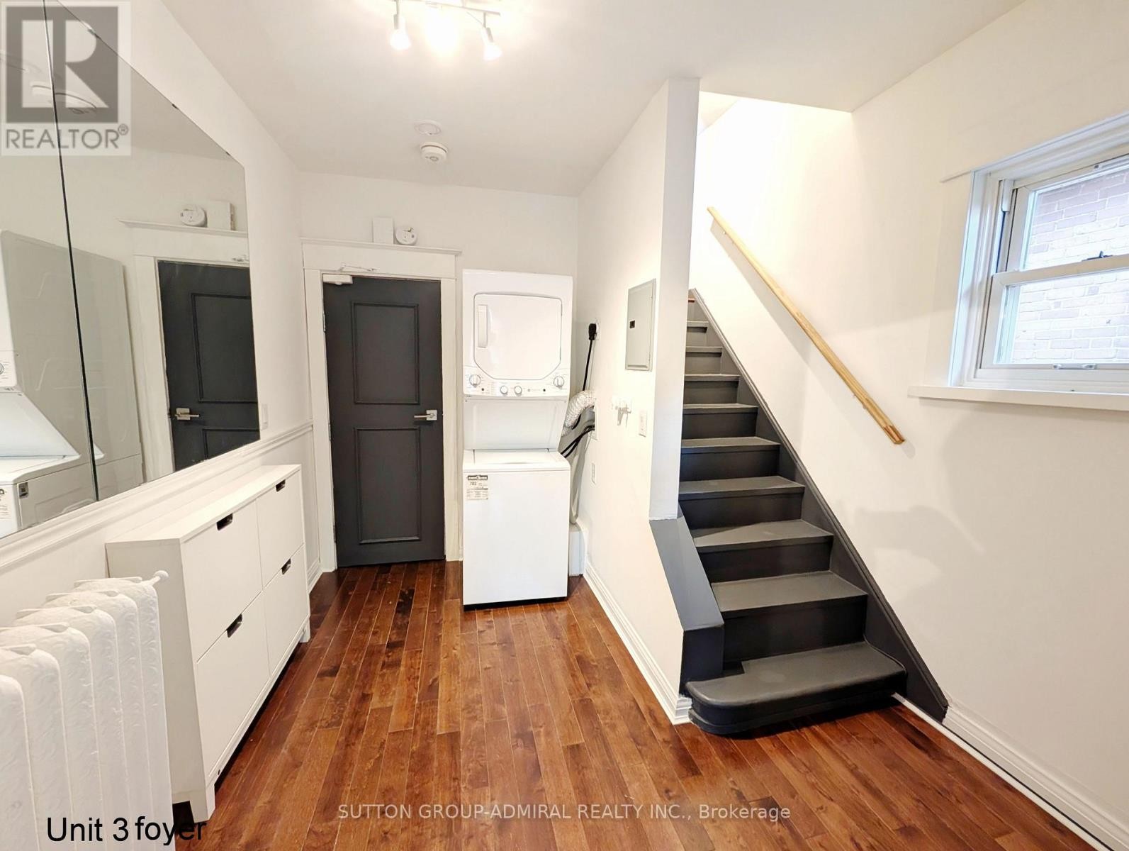 












3RD FLR - 117 BELLHAVEN ROAD

,
Toronto (Woodbine Corridor),




Ontario
M4L3J9

