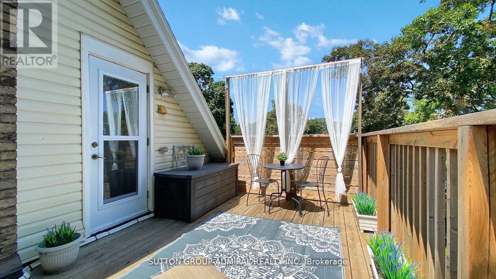 












3RD FLR - 117 BELLHAVEN ROAD

,
Toronto (Woodbine Corridor),




Ontario
M4L3J9

