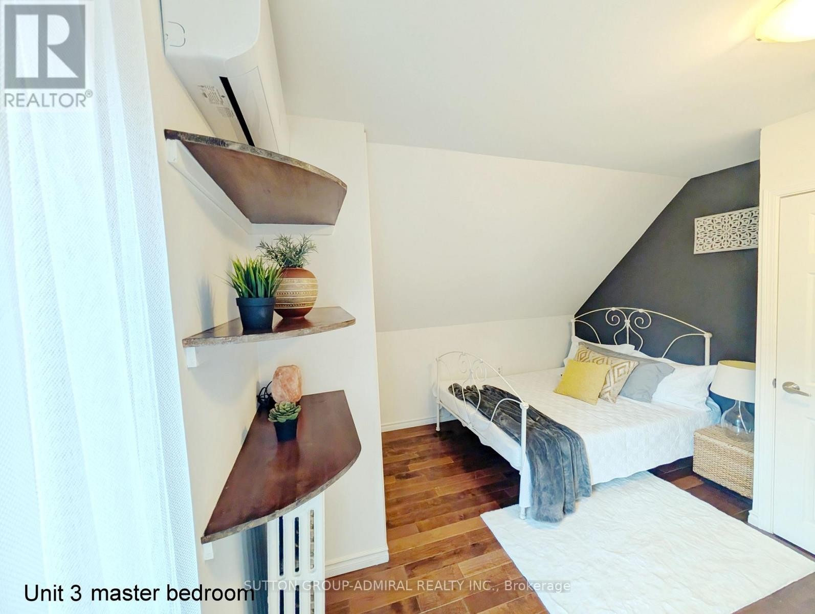 












3RD FLR - 117 BELLHAVEN ROAD

,
Toronto (Woodbine Corridor),




Ontario
M4L3J9

