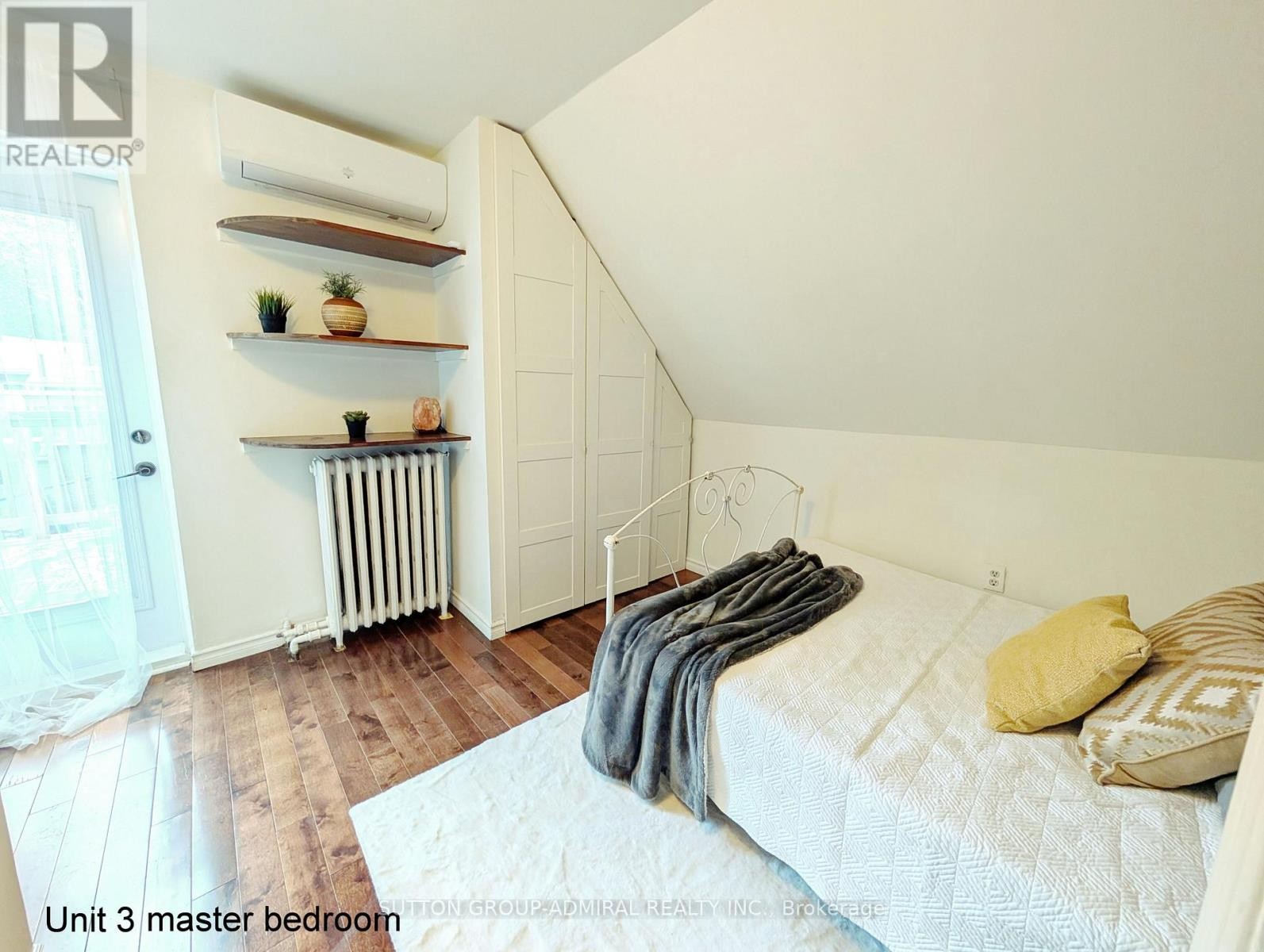 












3RD FLR - 117 BELLHAVEN ROAD

,
Toronto (Woodbine Corridor),




Ontario
M4L3J9

