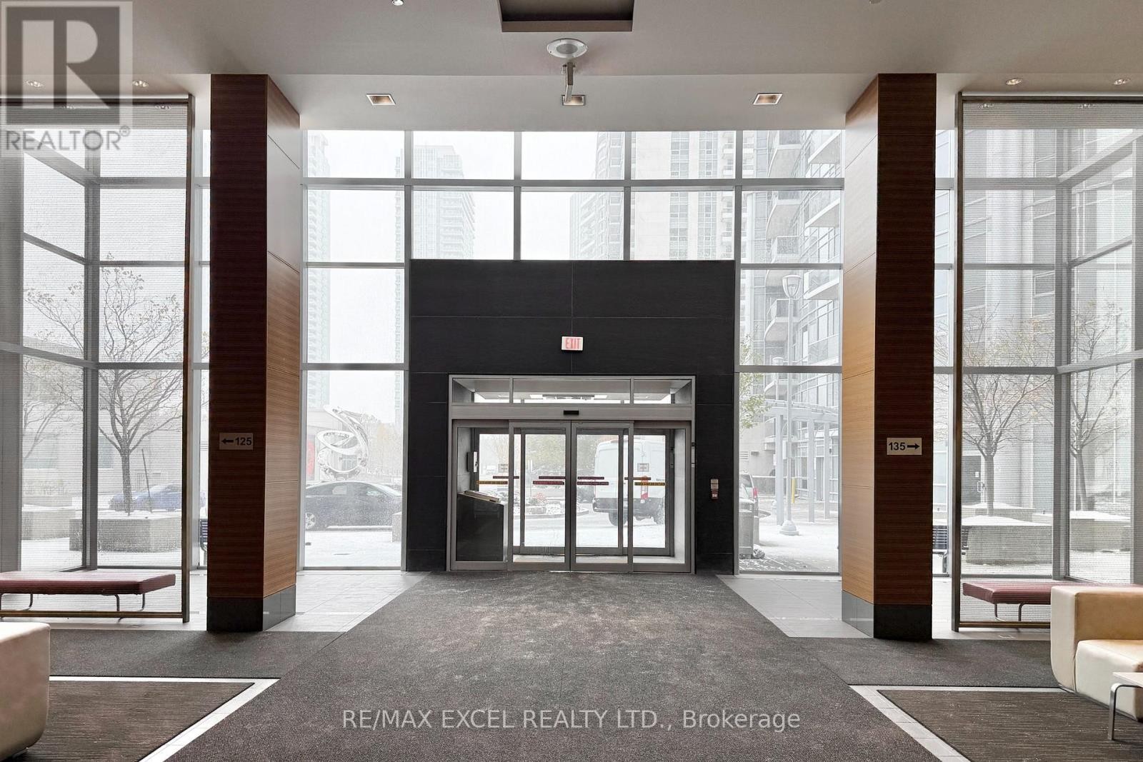 












3516 - 135 VILLAGE GREEN SQUARE

,
Toronto (Agincourt South-Malvern West),




Ontario
M1S0G4

