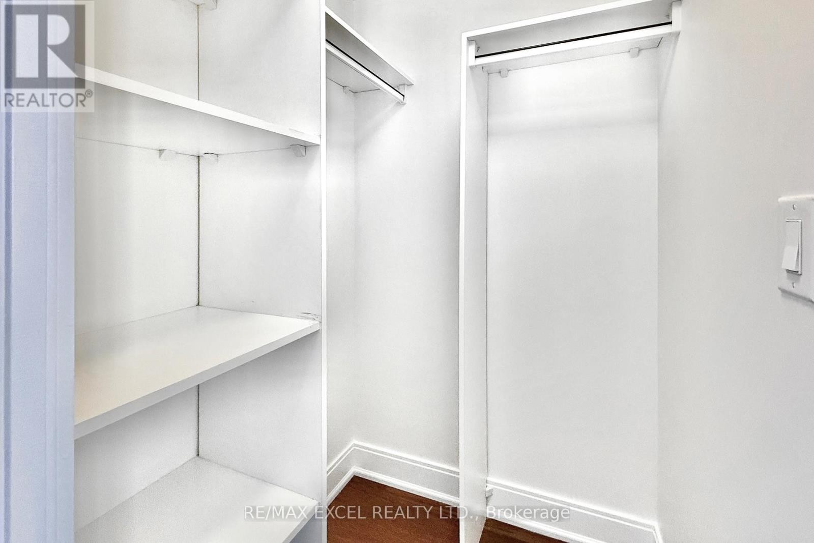 












3516 - 135 VILLAGE GREEN SQUARE

,
Toronto (Agincourt South-Malvern West),




Ontario
M1S0G4

