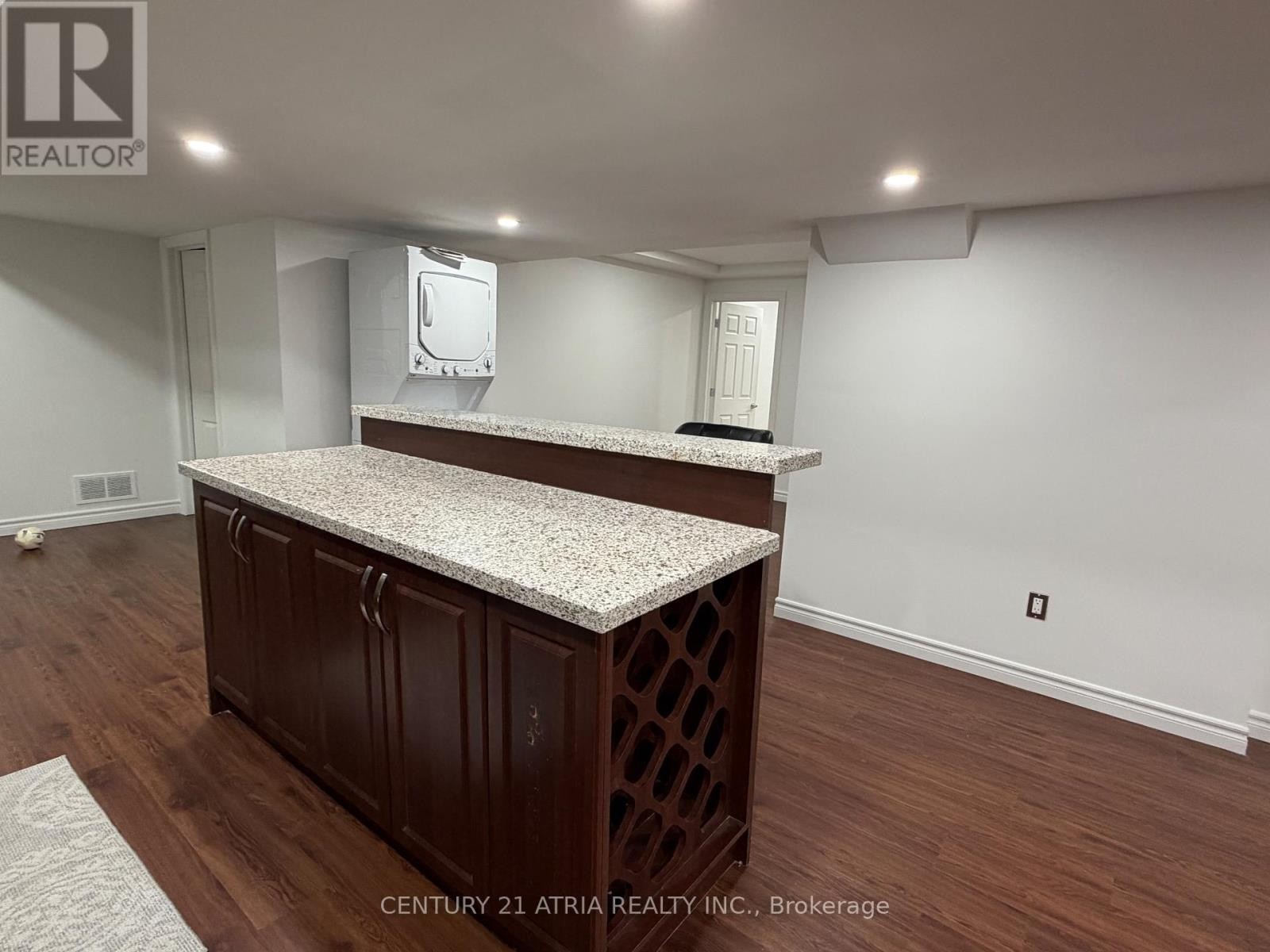 












31 SEGGAR AVENUE

,
Ajax (Northwest Ajax),




Ontario
L1T4E2

