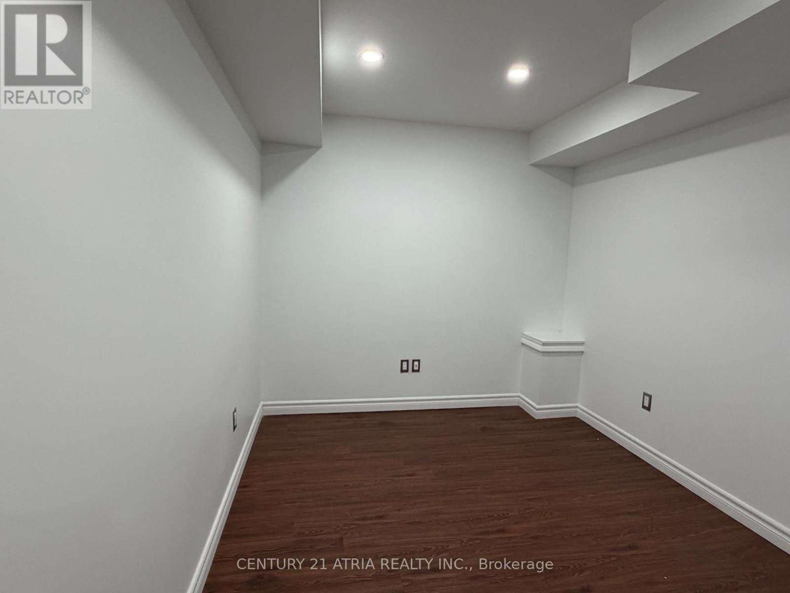 












31 SEGGAR AVENUE

,
Ajax (Northwest Ajax),




Ontario
L1T4E2

