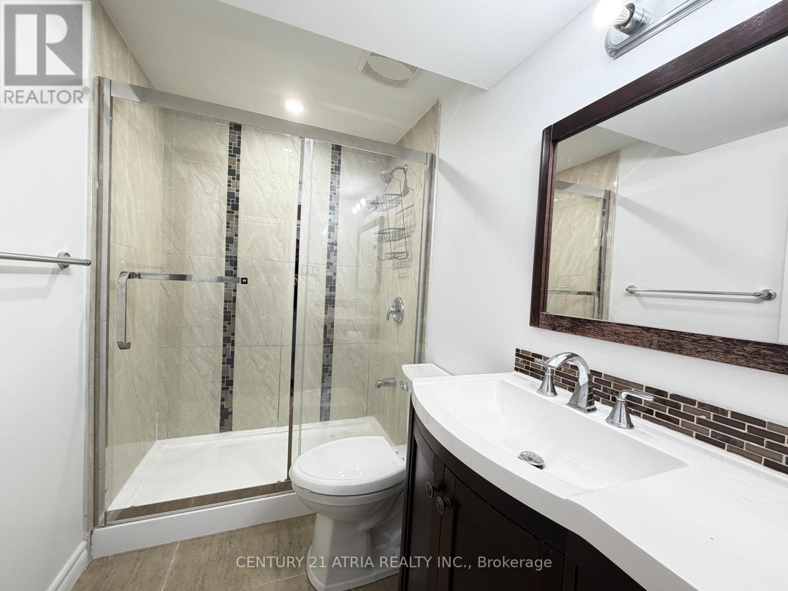 












31 SEGGAR AVENUE

,
Ajax (Northwest Ajax),




Ontario
L1T4E2

