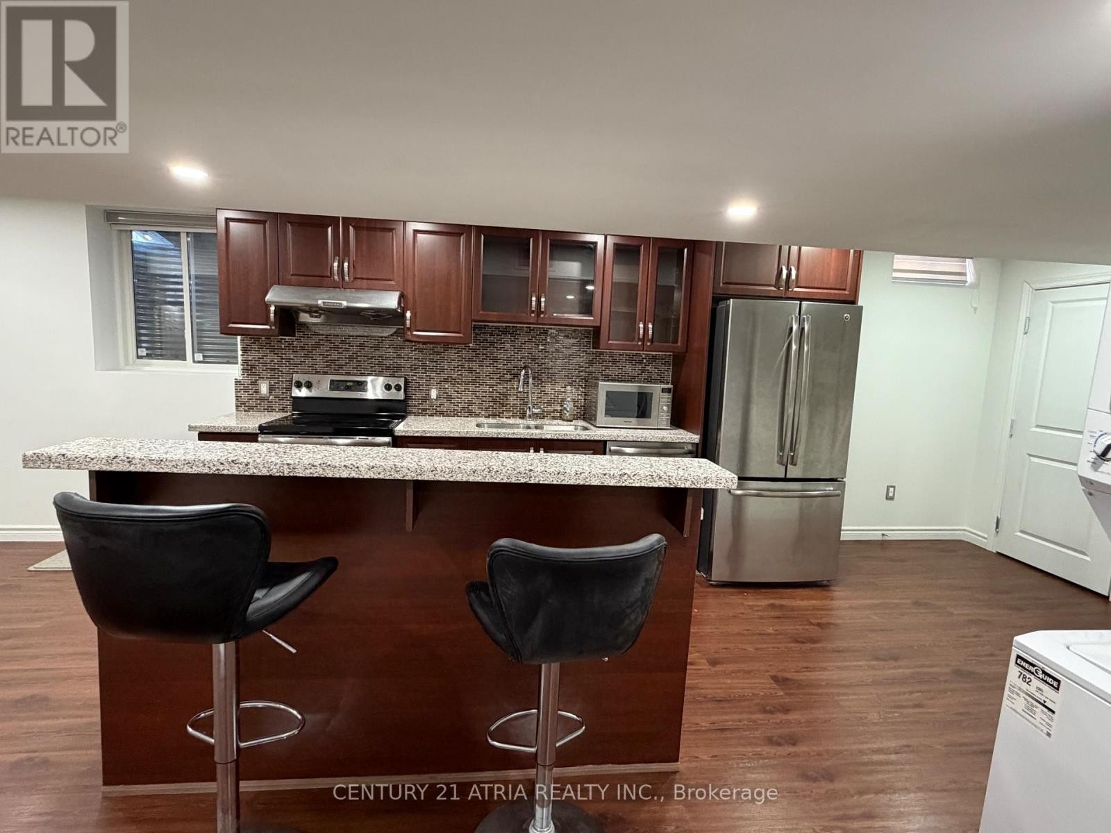 












31 SEGGAR AVENUE

,
Ajax (Northwest Ajax),




Ontario
L1T4E2

