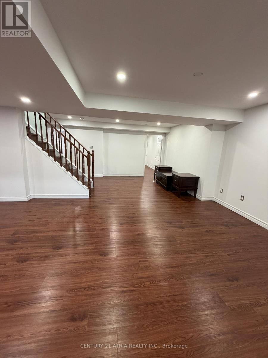 












31 SEGGAR AVENUE

,
Ajax (Northwest Ajax),




Ontario
L1T4E2

