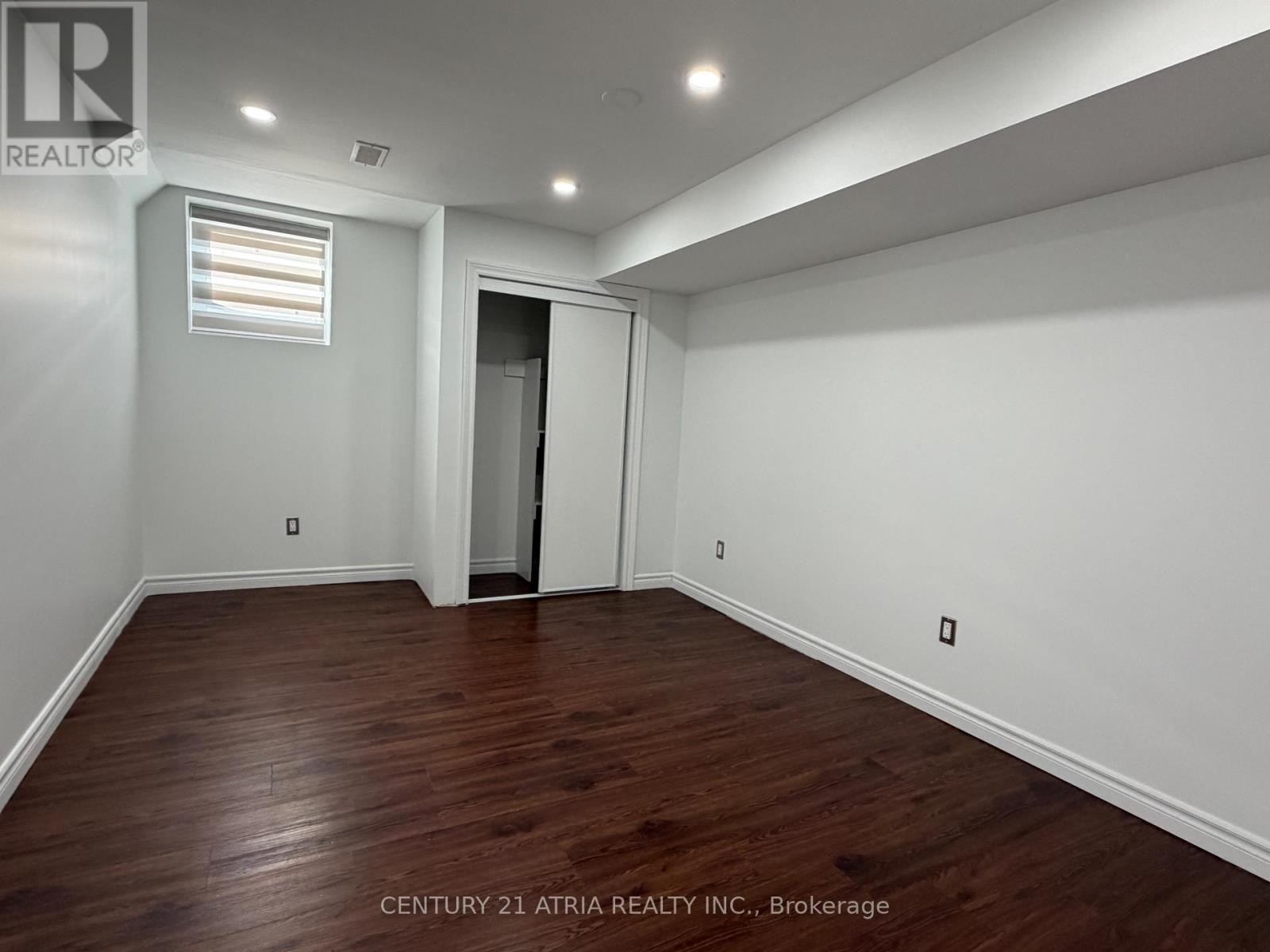 












31 SEGGAR AVENUE

,
Ajax (Northwest Ajax),




Ontario
L1T4E2

