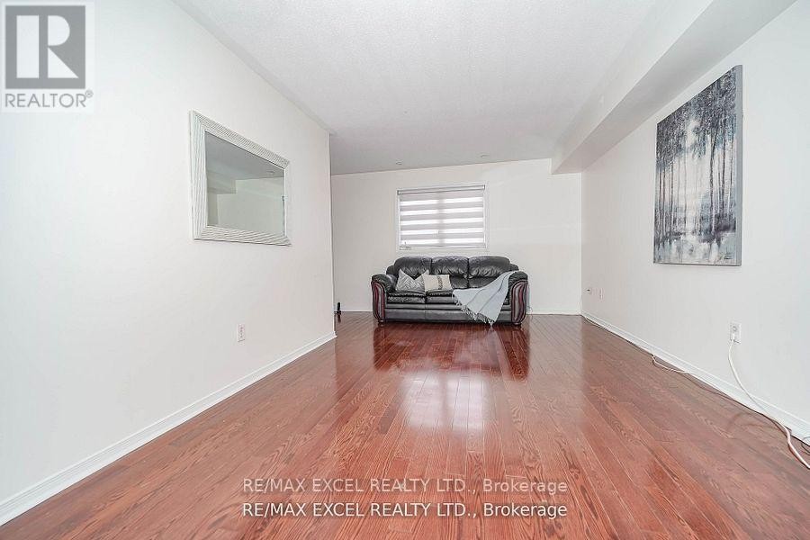 












4 - 2784 EGLINTON AVENUE E

,
Toronto (Eglinton East),




Ontario
M1J2C8

