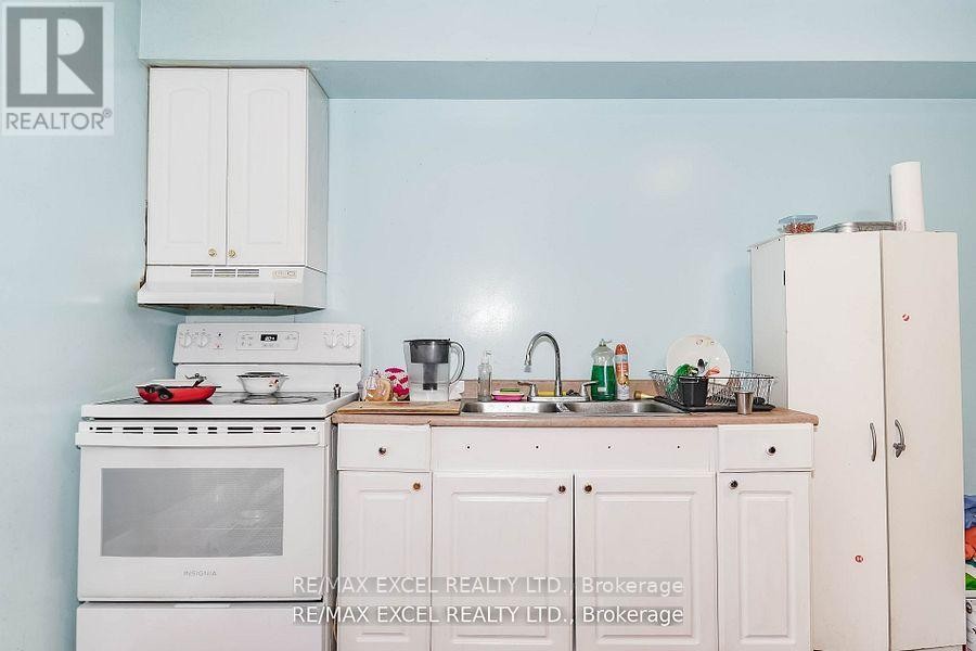 












4 - 2784 EGLINTON AVENUE E

,
Toronto (Eglinton East),




Ontario
M1J2C8

